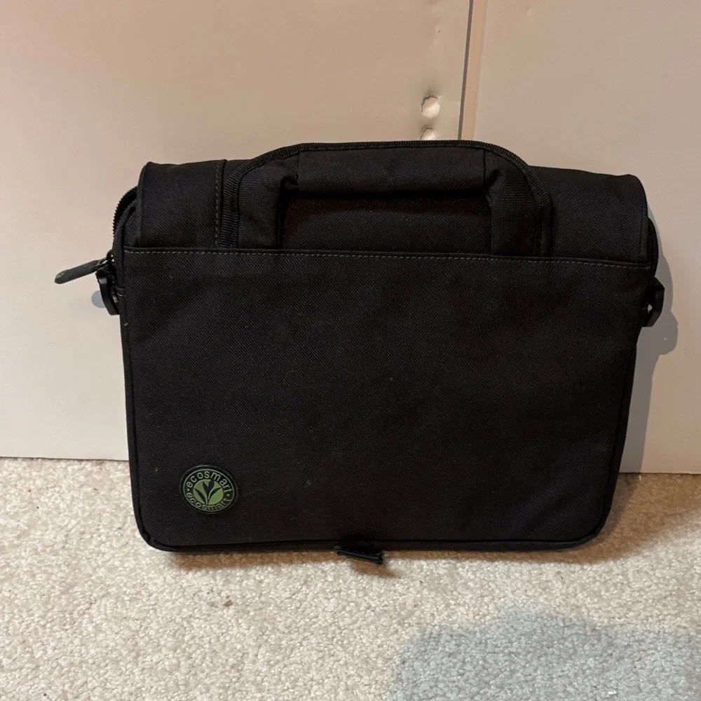 ITEM NO. 67: Targus Black iPad Bag/Tablet Bag With Adjustable Strap & Handle